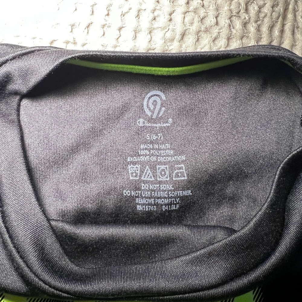Boy’s athletic C9 Champion shirt size 6-7